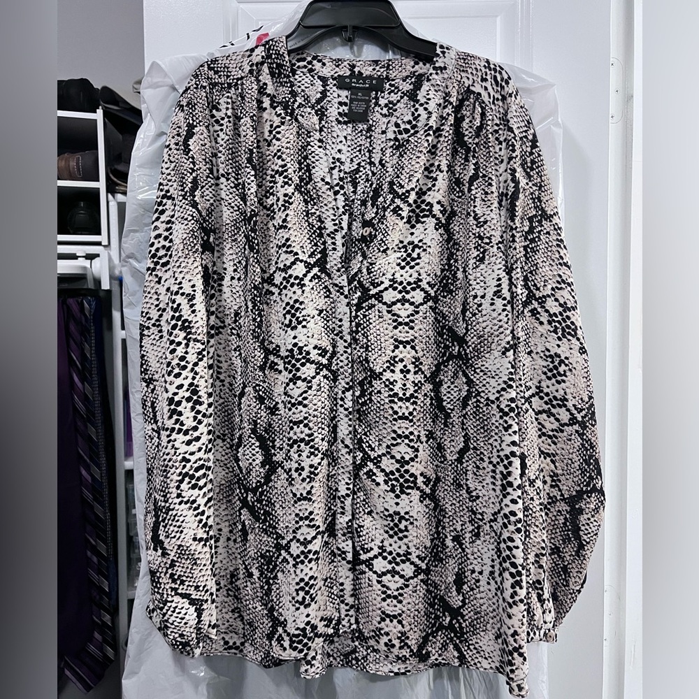 NWOT - Women's Snake Print Button-Up Blouse
